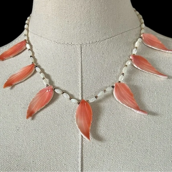 Vintage Boho Mother of Pearl and Shell Necklace.  Very Boho. - Picture 2 of 4